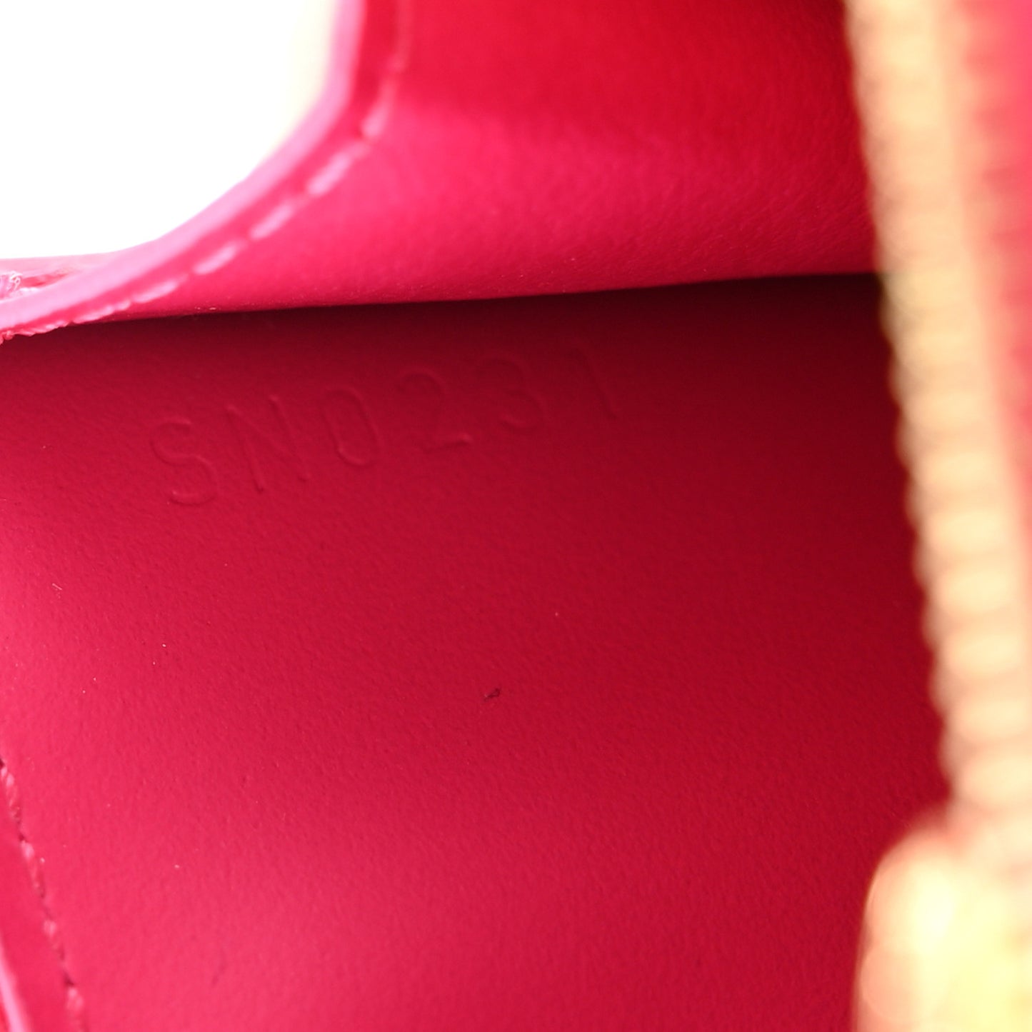 Vernis Valentine Key Pouch Fuchsia