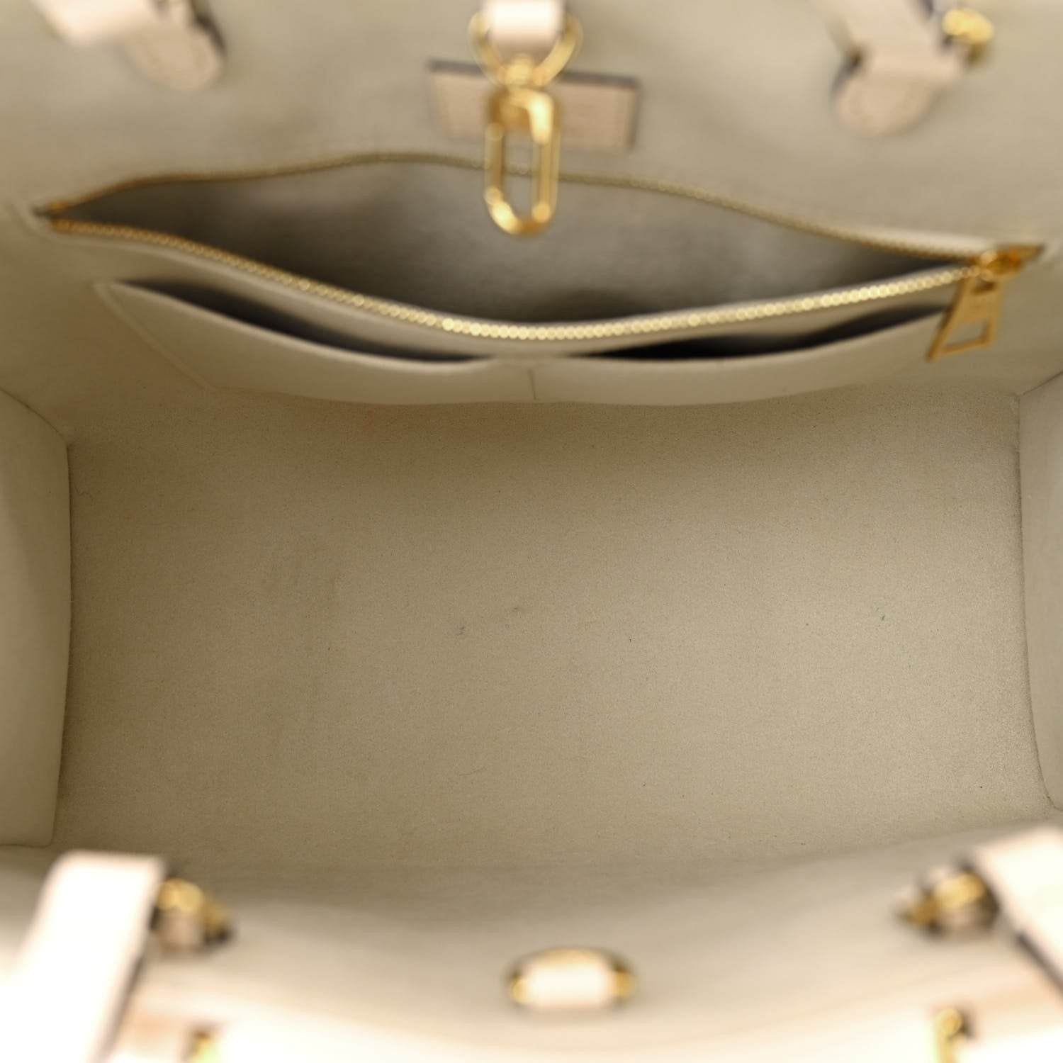 Louis Vuitton Empreinte Monogram Giant By The Pool Onthego MM Cream Saffron 5 of 12