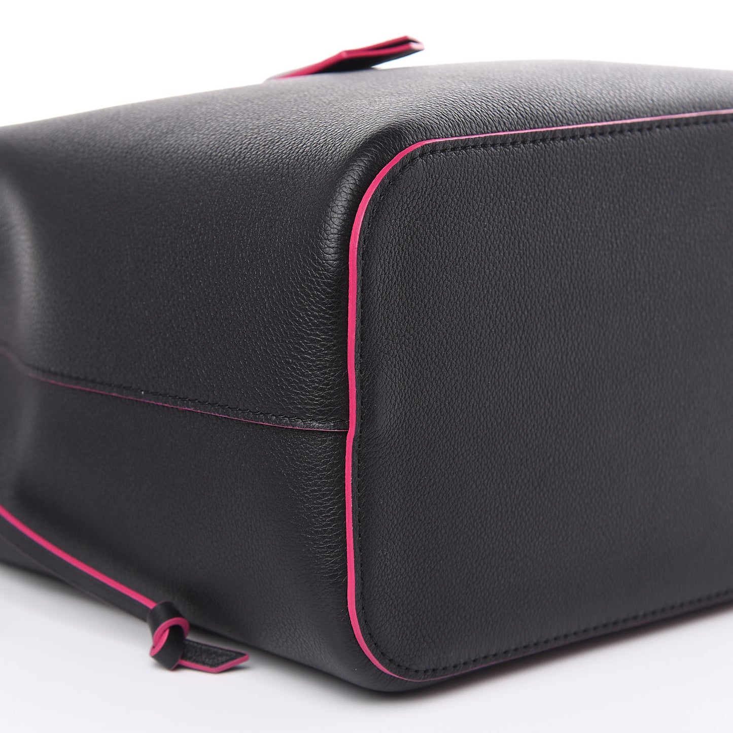 Calfskin Lockme Bucket Black