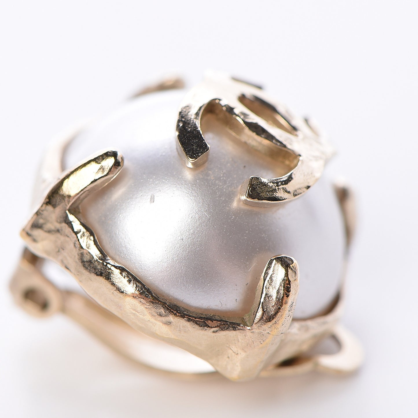 Pearl CC Large Clip On Earrings Light Gold