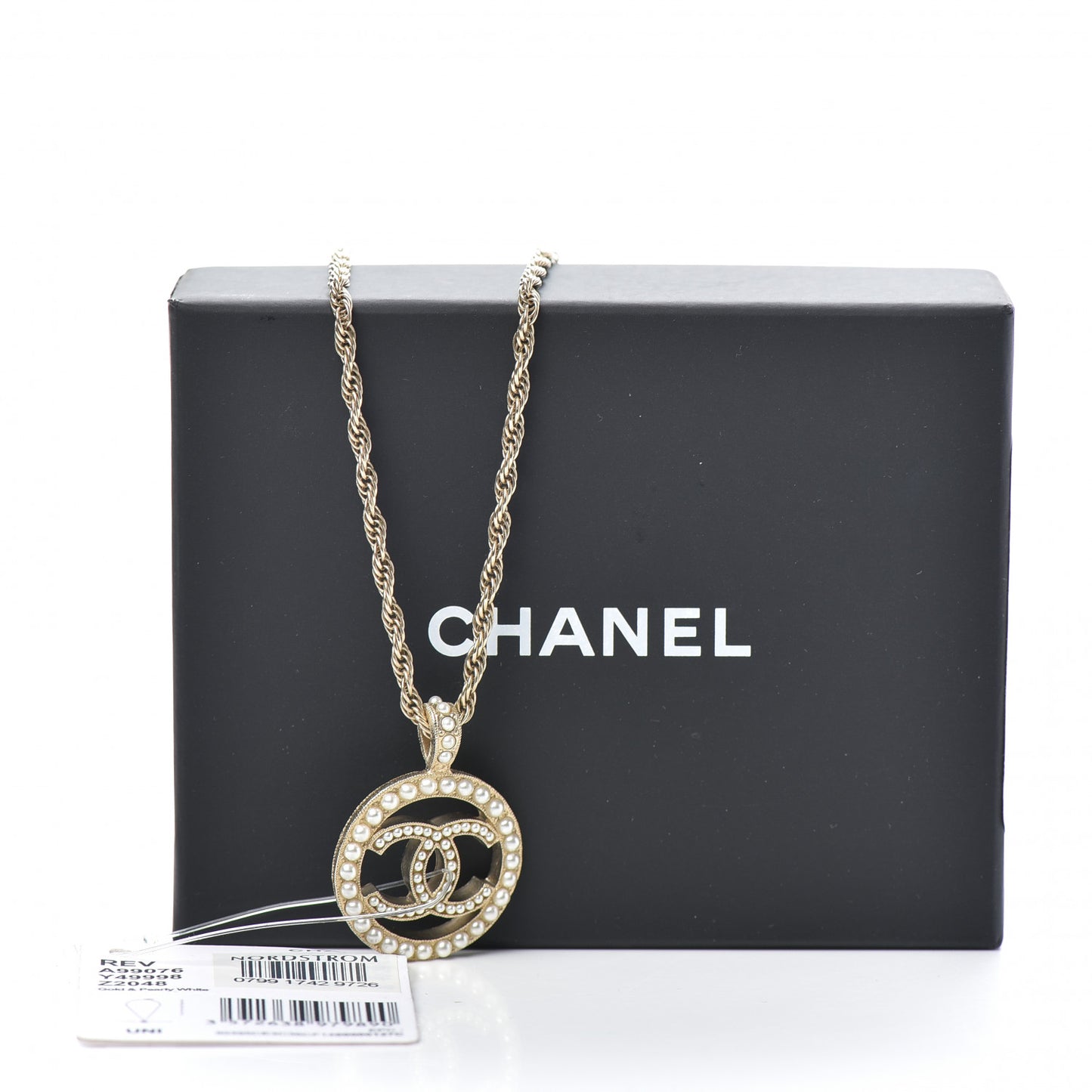 Pearl CC Round Pendant Necklace Gold
