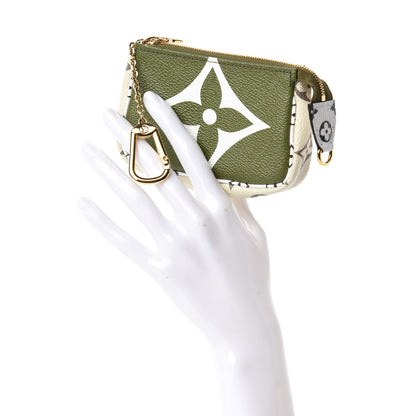 Louis Vuitton Monogram Giant Micro Pochette Accessories Kaki White 2 of 7