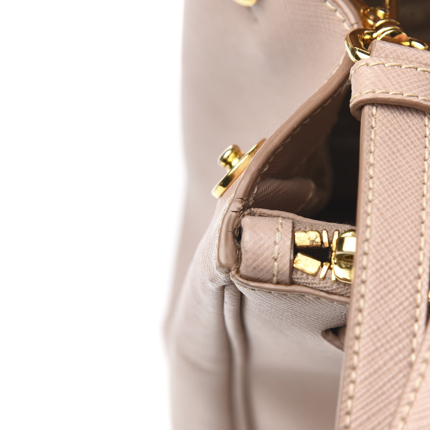Saffiano Medium Galleria Double Zip Tote Cammeo