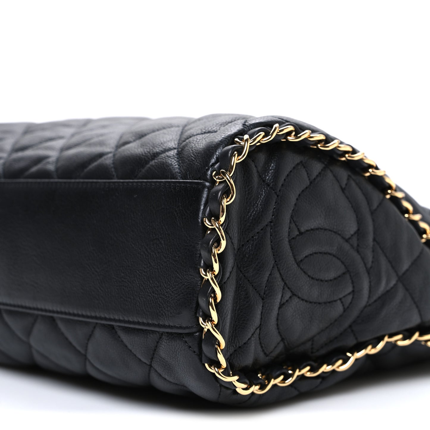 Calfskin Quilted Medium Chain Me Hobo Black