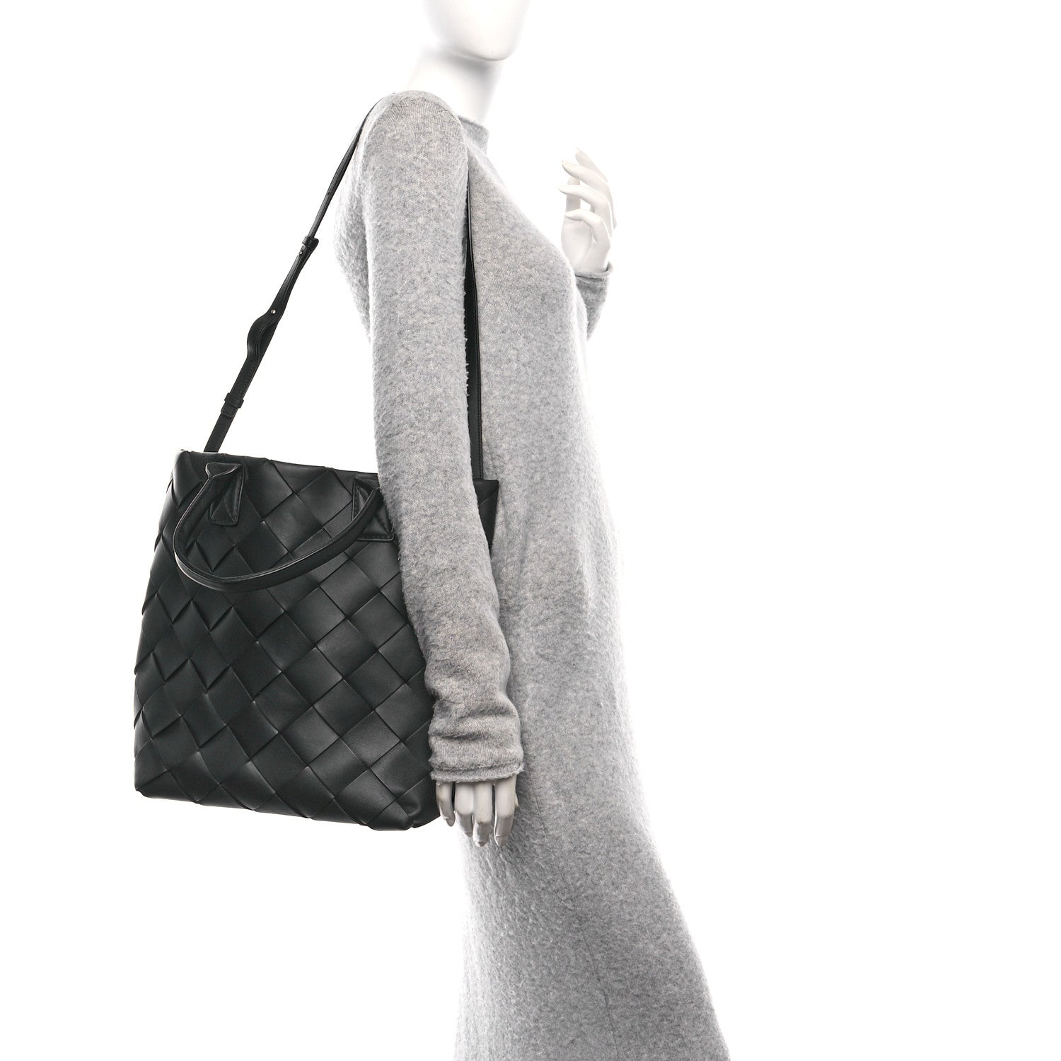 Bottega Veneta Nappa Maxi Cabat 30 Black 2 of 10