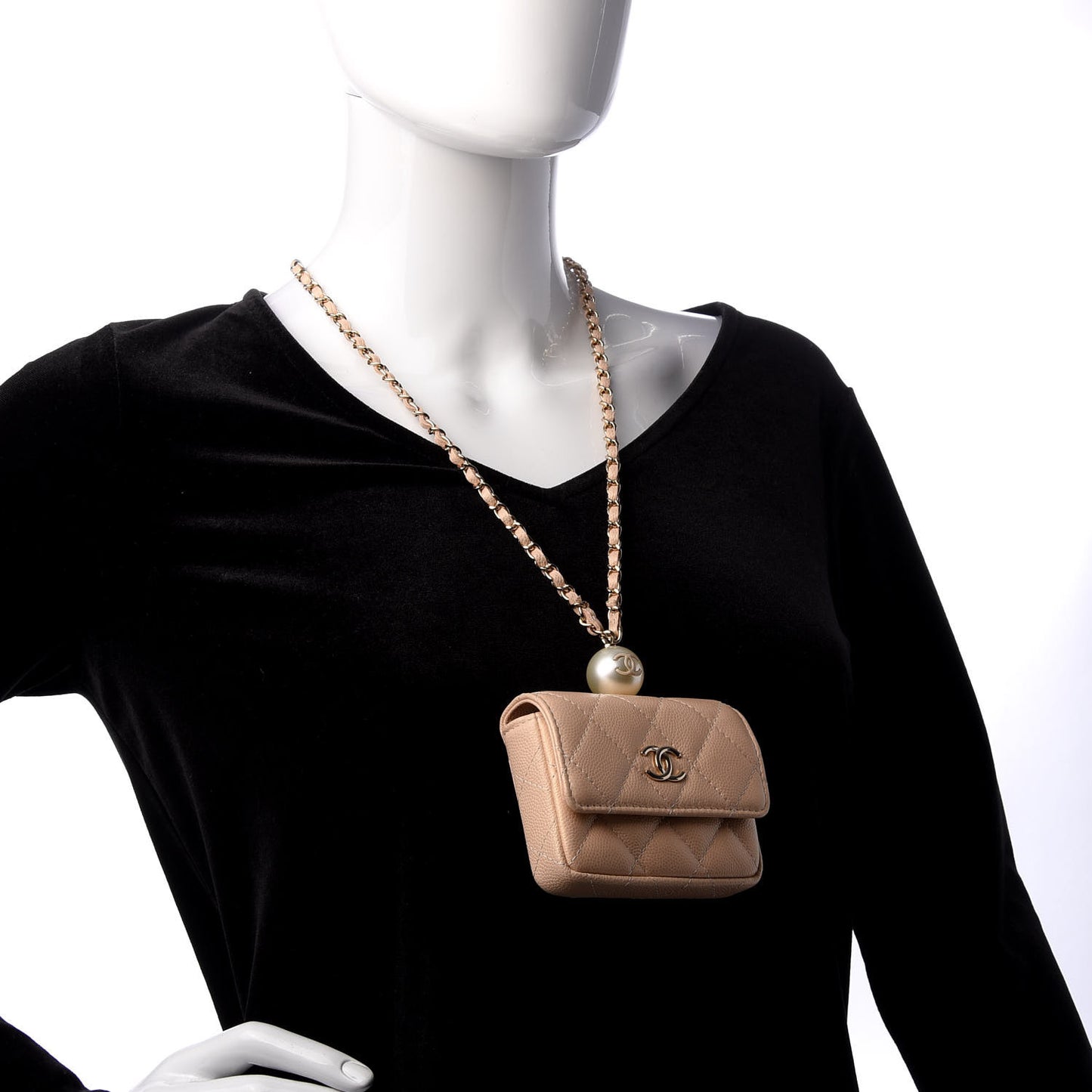 Iridescent Caviar Quilted Coin Purse With Chain Beige