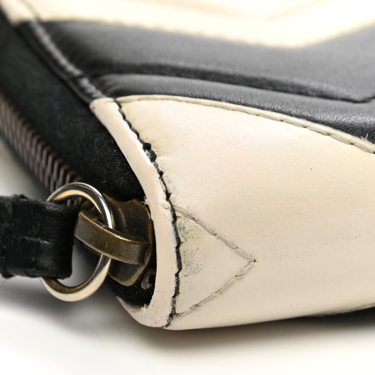 Calfskin Matelasse GG Marmont Zip Around Wallet Black White