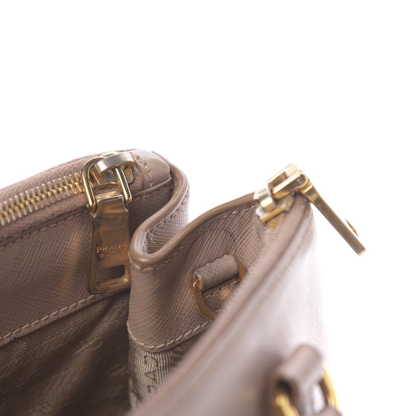 Saffiano Medium Galleria Double Zip Tote Cammeo