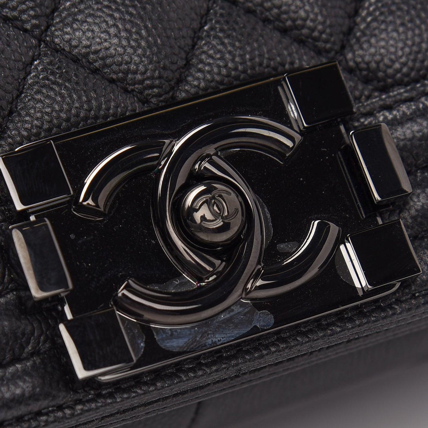 Caviar Quilted Medium Boy Flap So Black