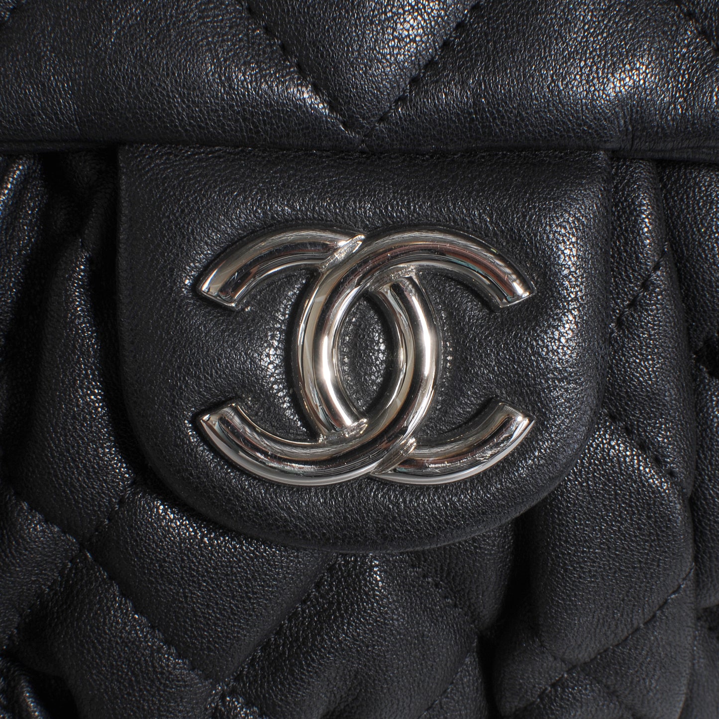 Lambskin Chain Around Medium Messenger Bag Black