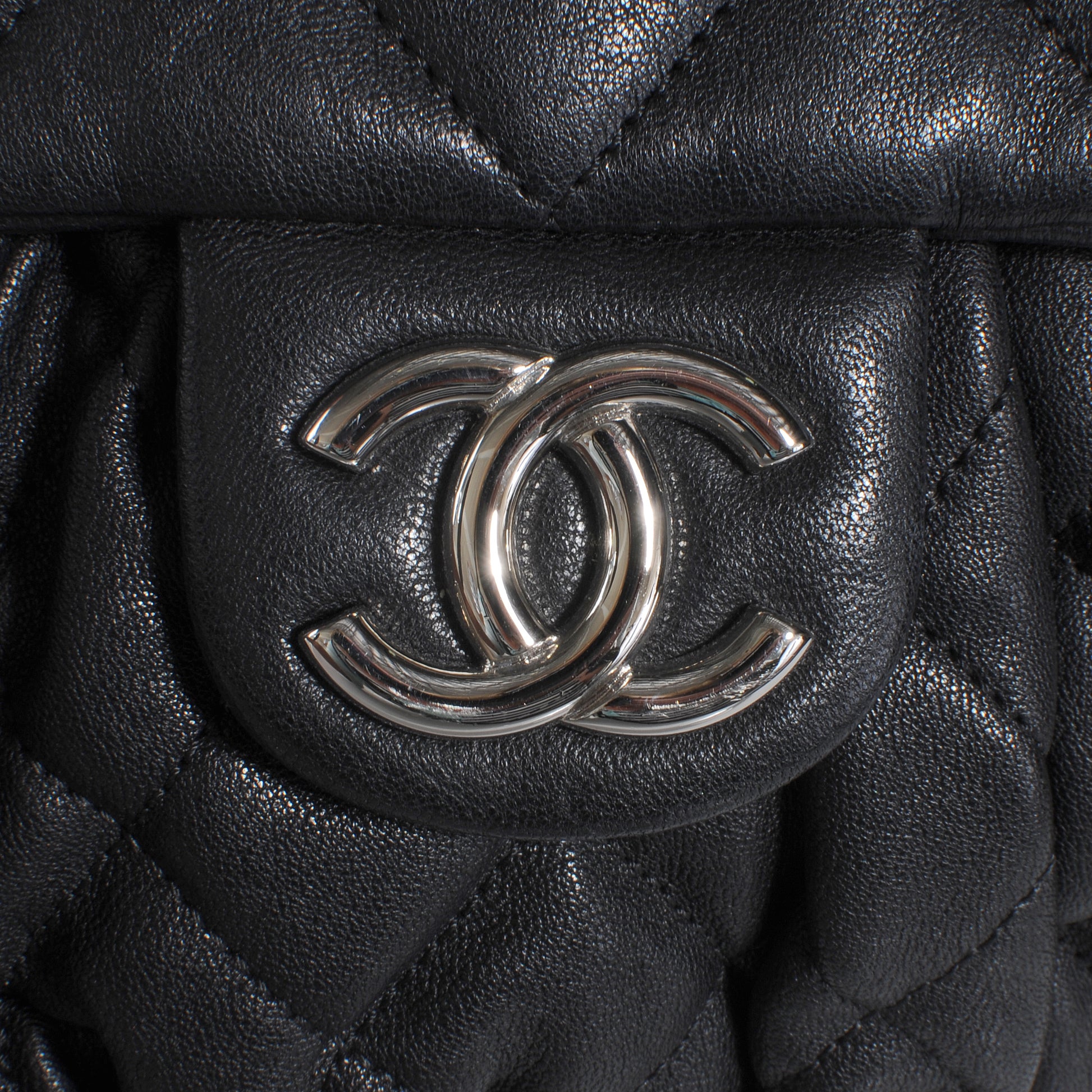Chanel Lambskin Chain Around Medium Messenger Bag Black 5 of 9