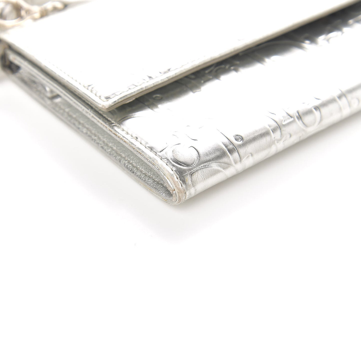 Metallic Patent Ultimate Wristlet Argent
