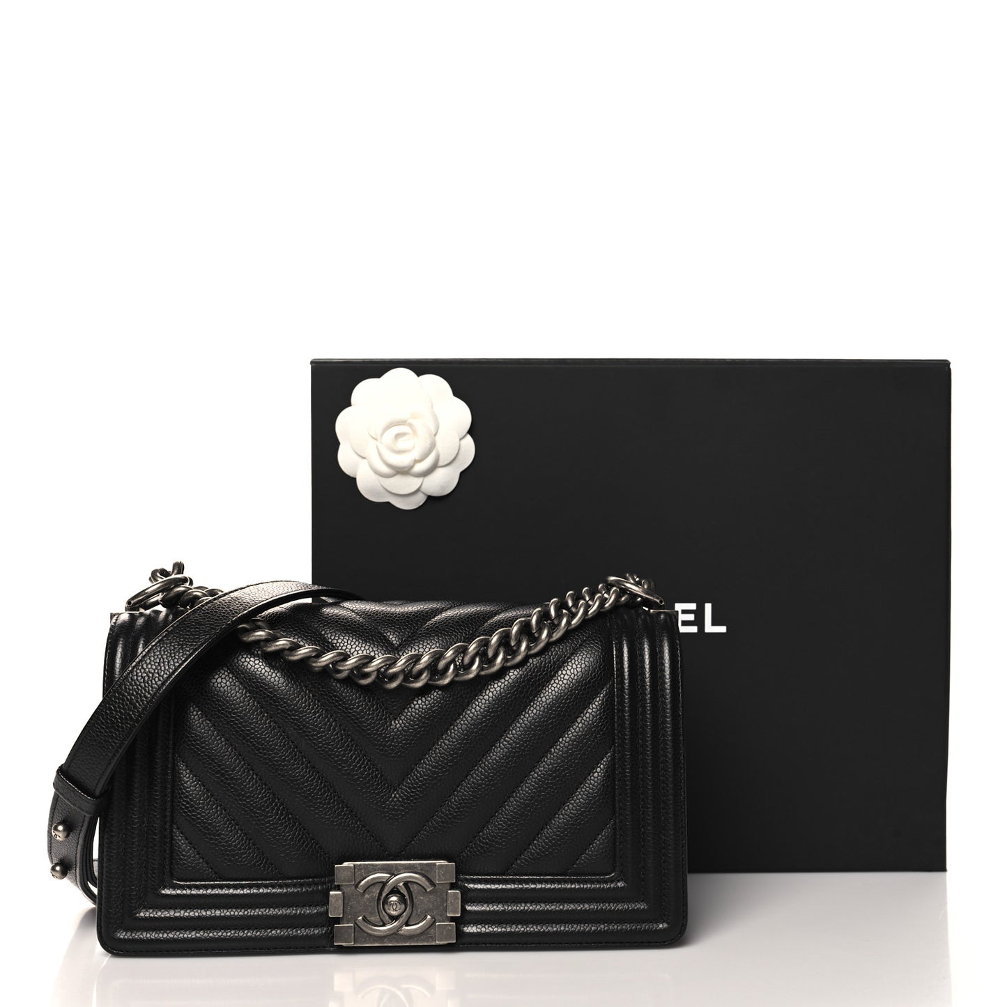 Caviar Chevron Quilted Medium Boy Flap Black