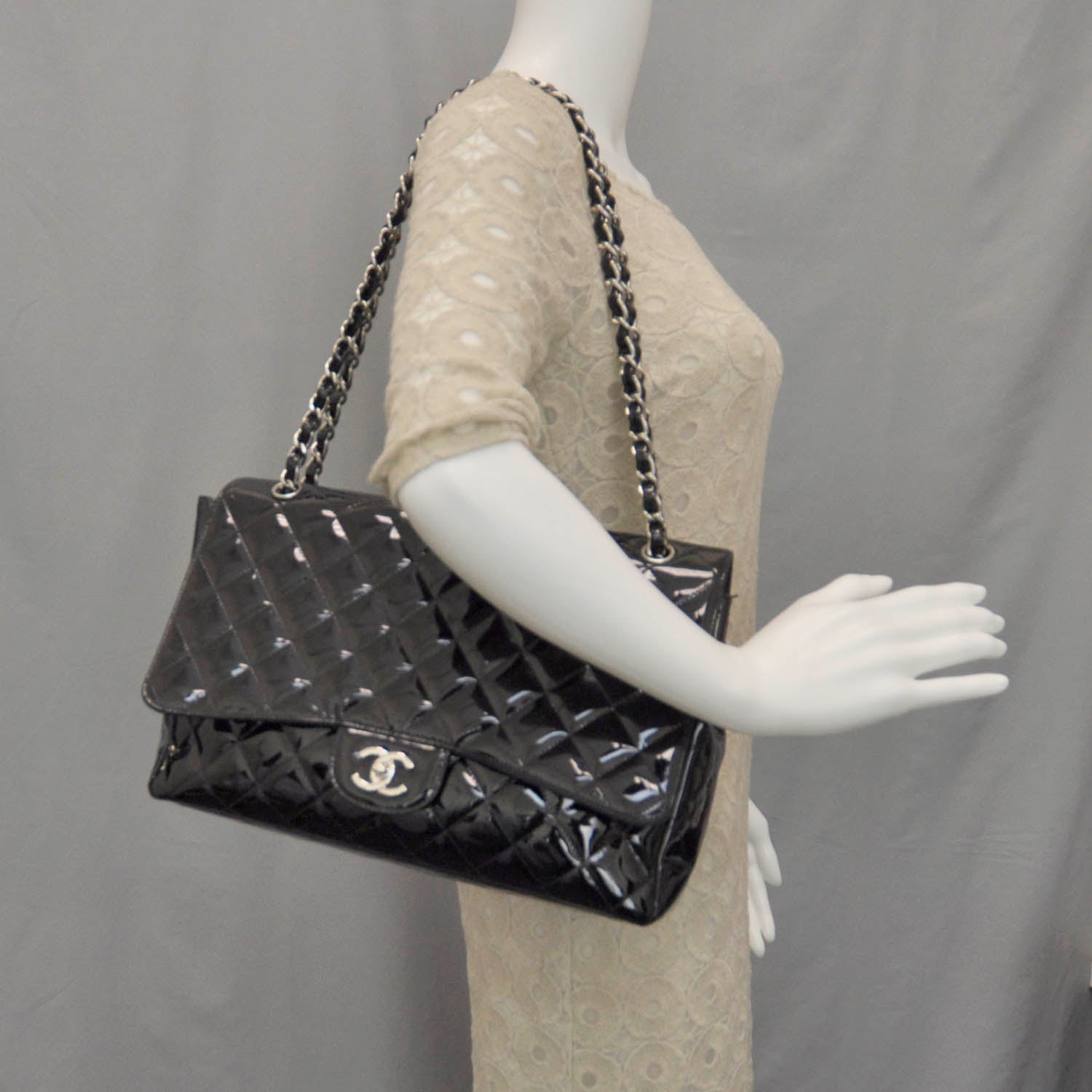 Chanel Patent Maxi Single Flap Black 2 of 9