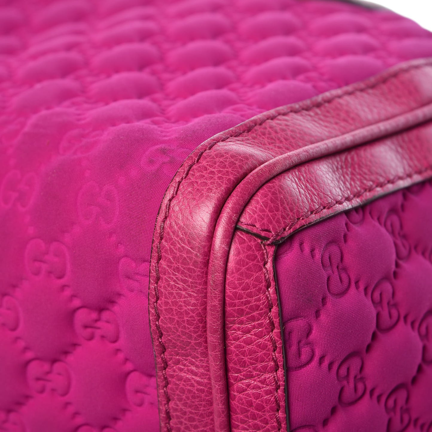 Guccissima Neoprene Techno Tag Medium Boston Magenta