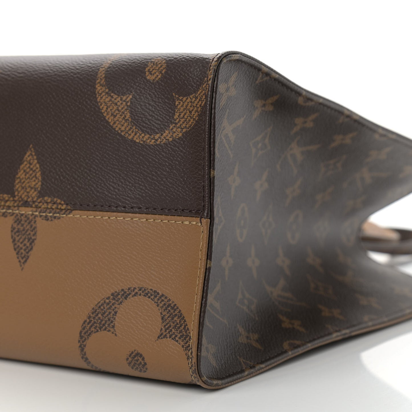 Reverse Monogram Giant Onthego MM