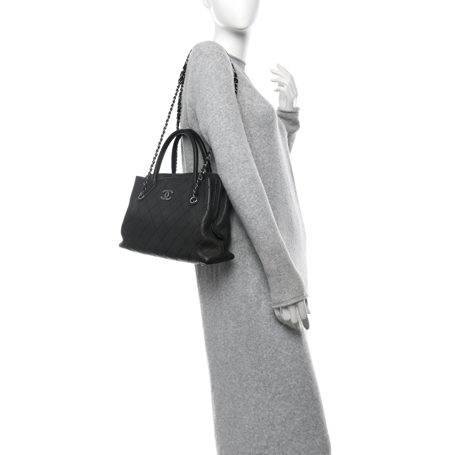 Grained Vegetal Calfskin Small Urban Shopping Tote Black