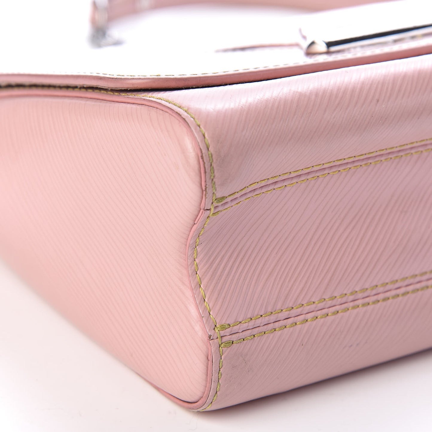 Epi Twist Shoulder Bag MM Rose Ballerine