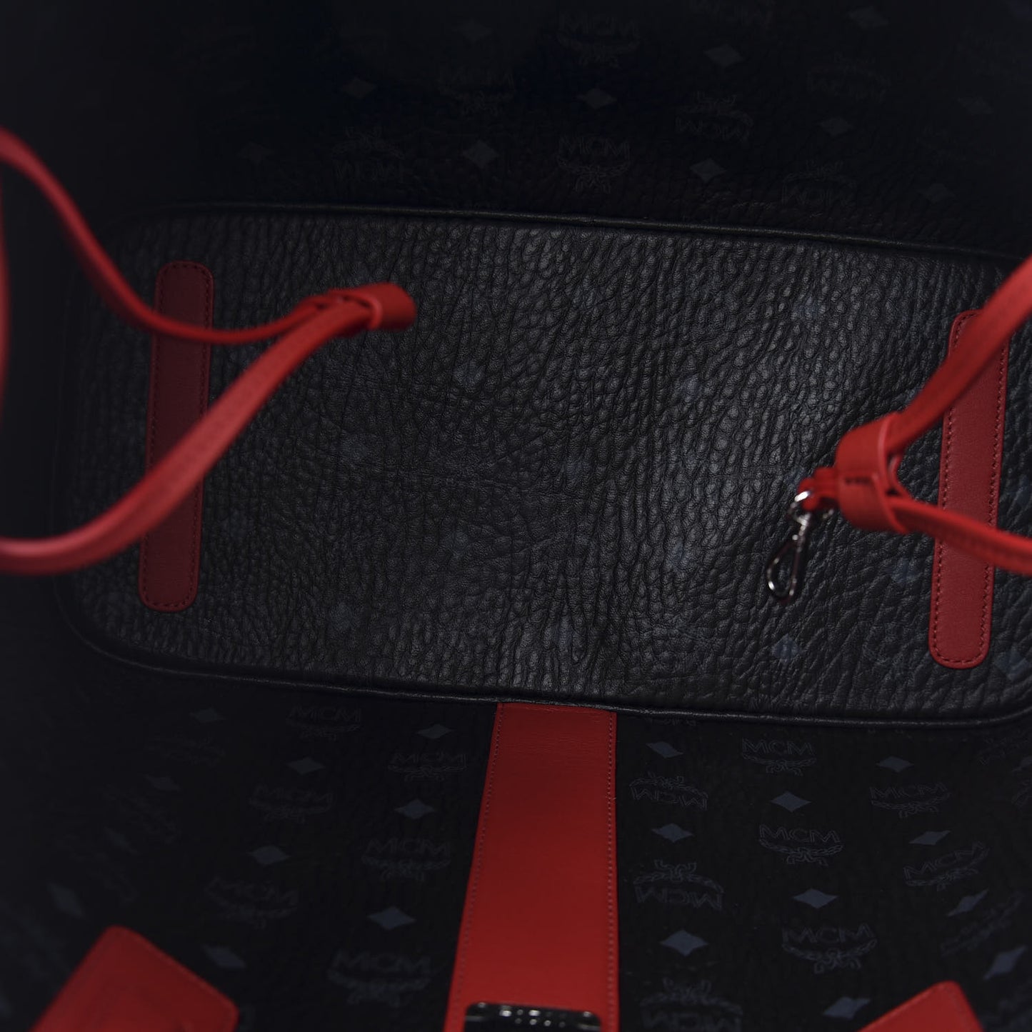 Visetos Medium Liz Reversible Shopper Tote Black Red