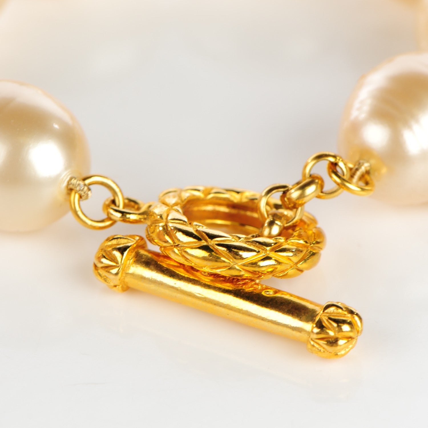 Chanel Irregular Pearl Bracelet Gold 3 of 4