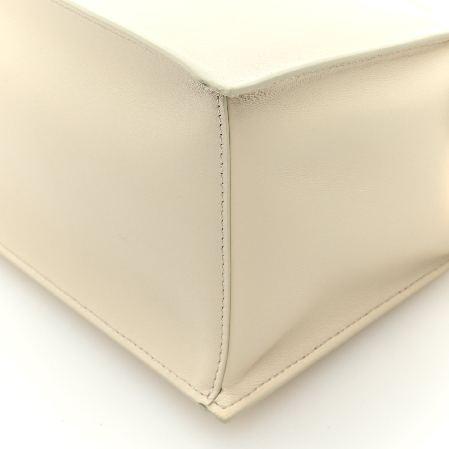 Smooth Calfskin La Pochette Rond Carre Light Ivory