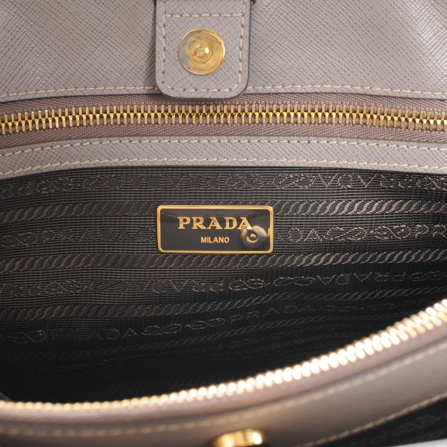 Saffiano Lux Medium Tote Argilla