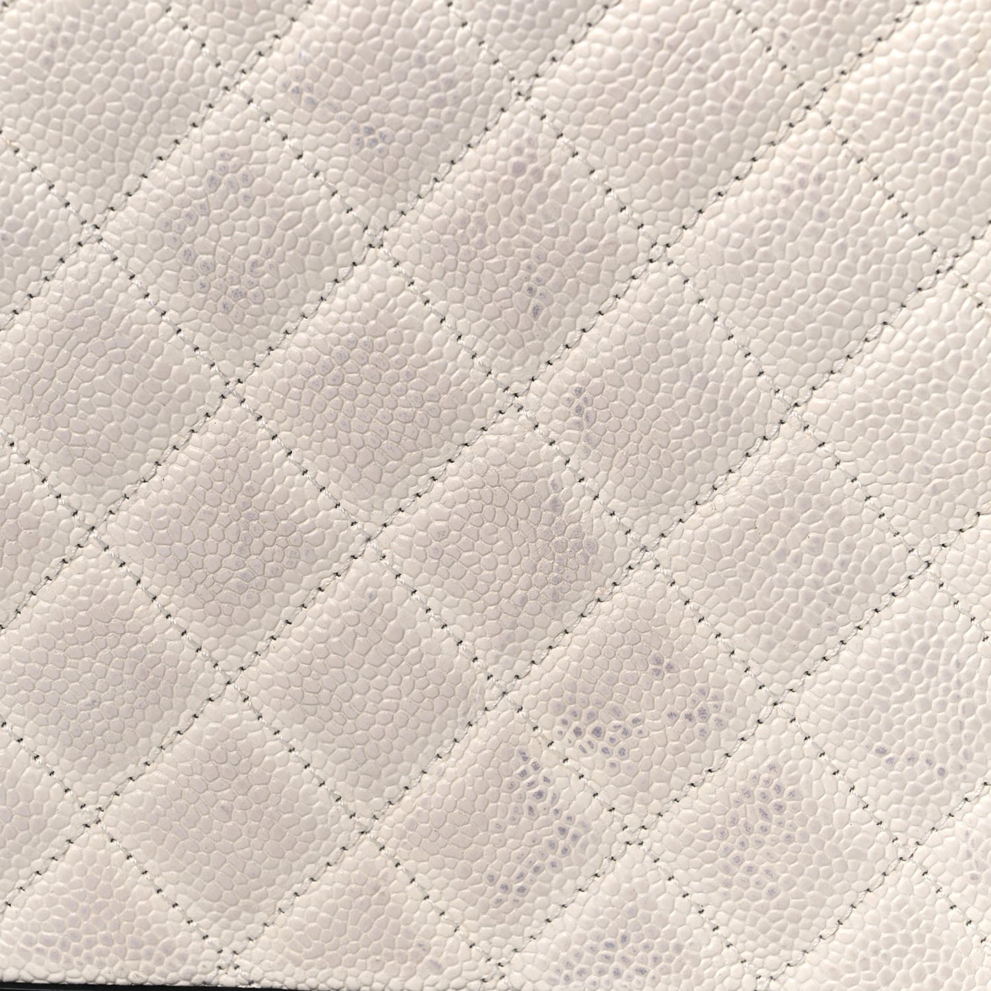 Caviar Quilted Medium CC Filigree Vanity Case White Black