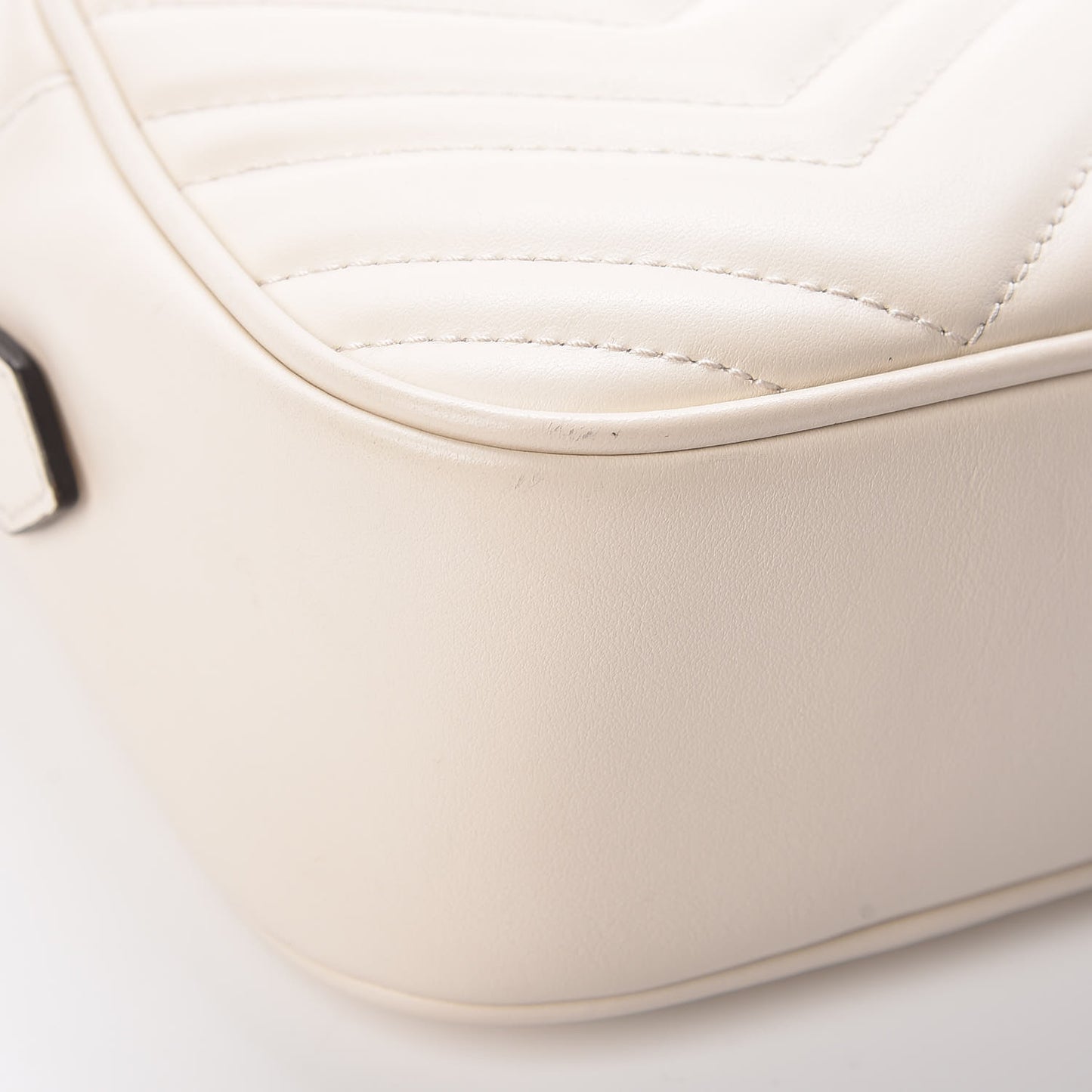 Calfskin Matelasse Small GG Marmont Chain Shoulder Bag White