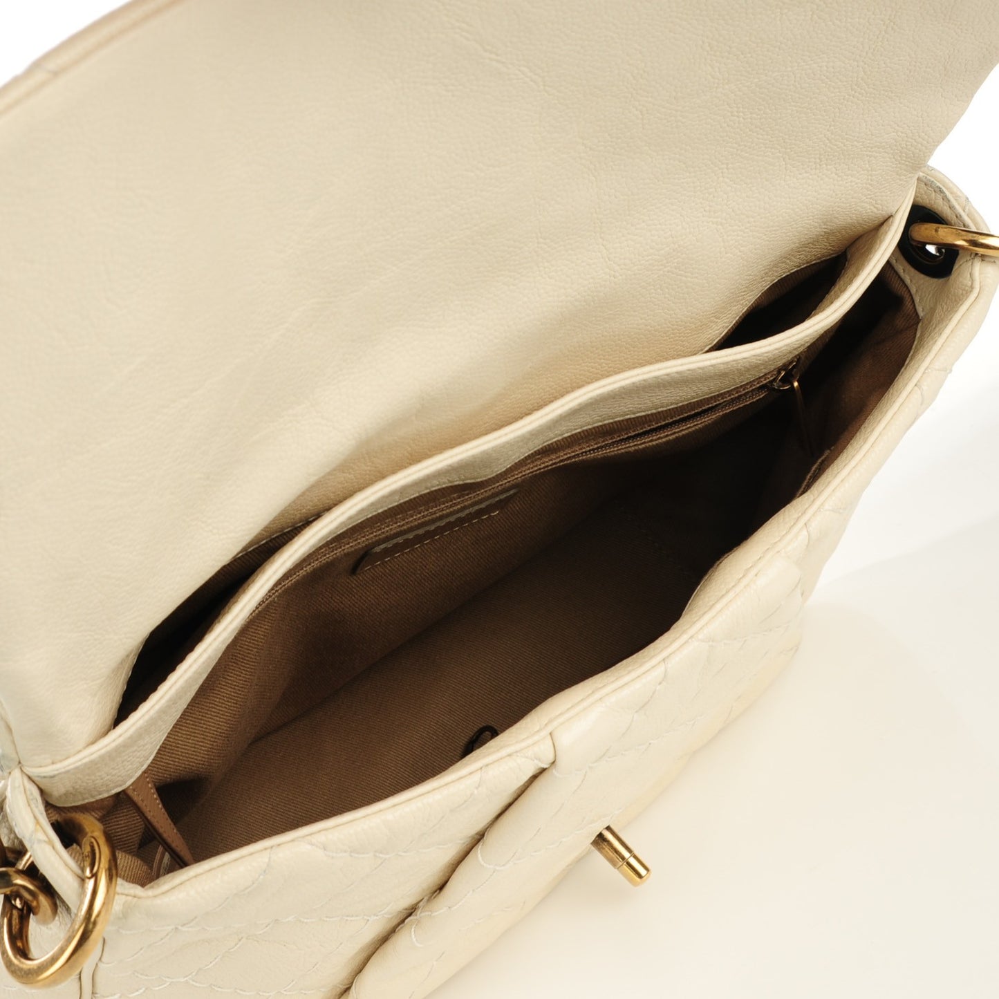 Crumpled Caviar Coco Pleats Messenger Flap Ivory