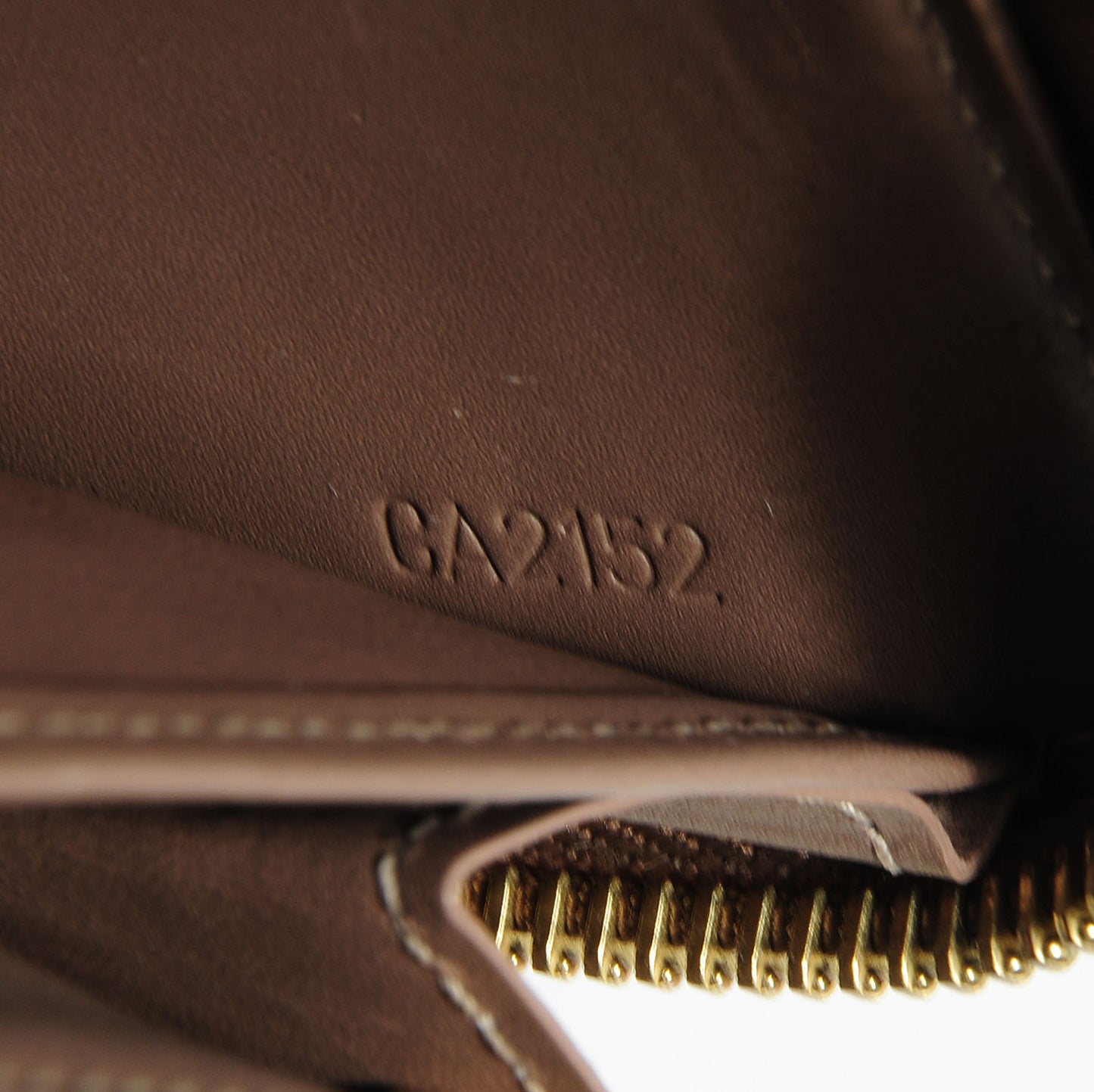 Vernis Zippy Wallet Beige Poudre