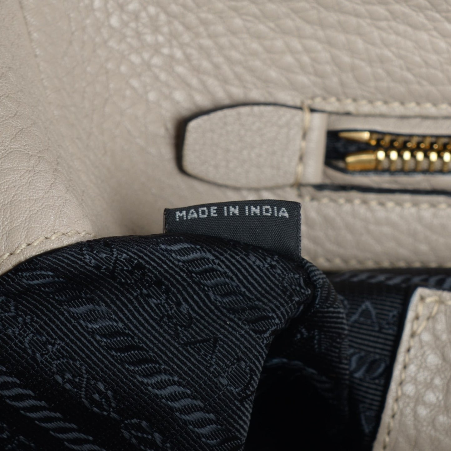 Vitello Daino Shopping Tote Pomice