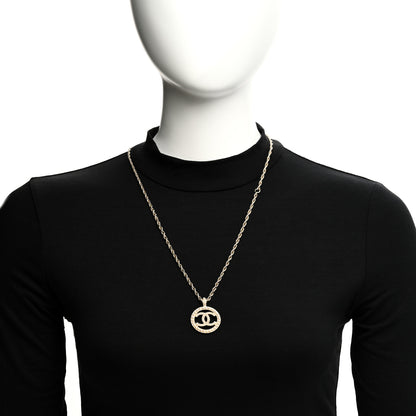 Chanel Pearl CC Round Pendant Necklace Gold 2 of 4