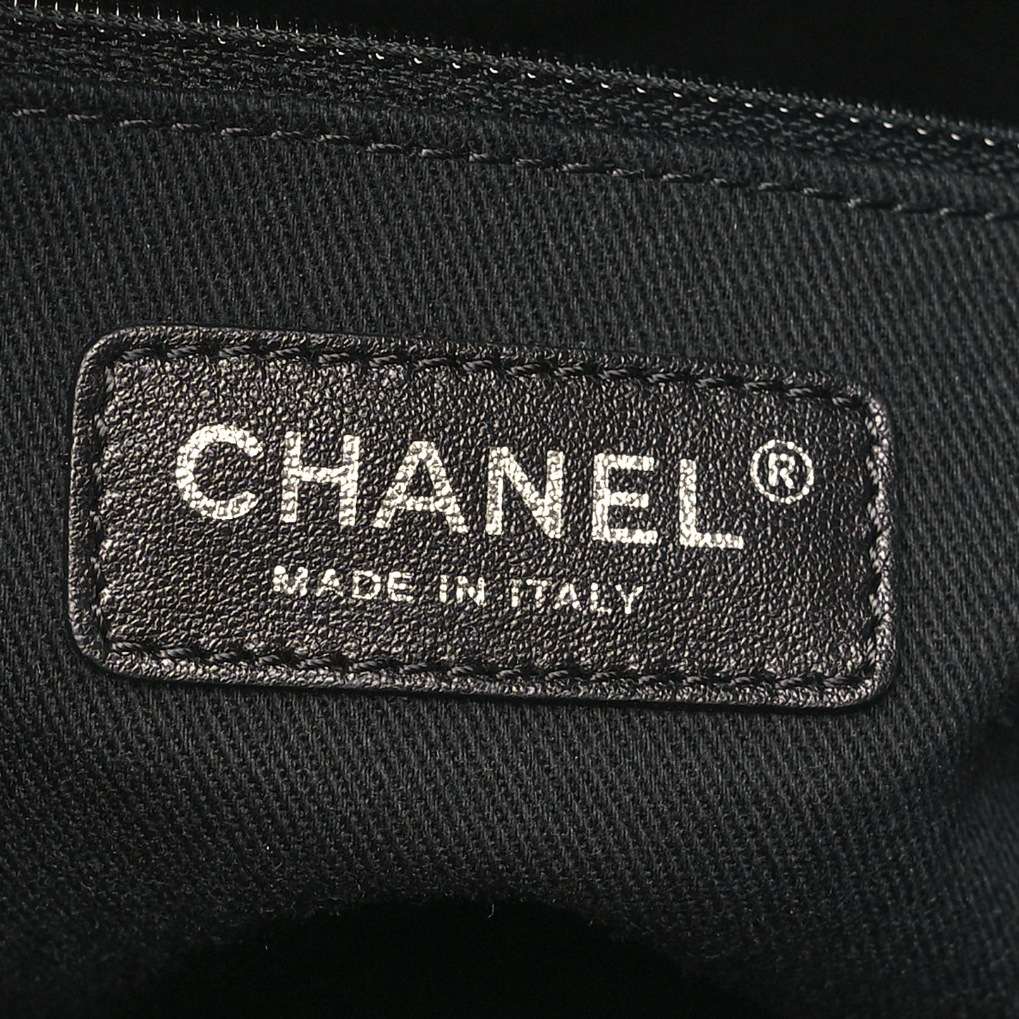 Caviar Quilted Medium CC Bucket Bag Black