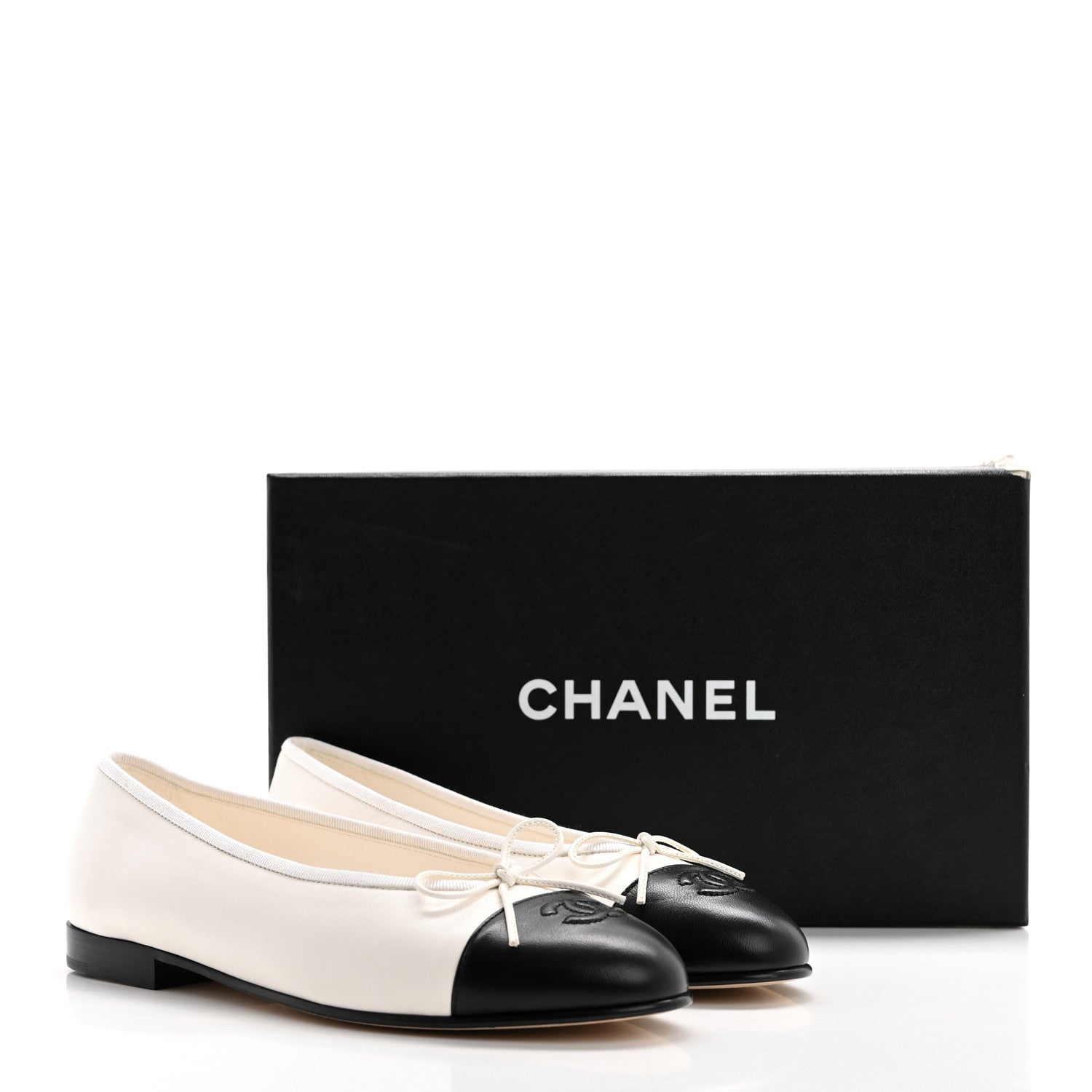 Chanel Lambskin Cap Toe CC Ballerina Flats 37.5 White Black 9 of 9