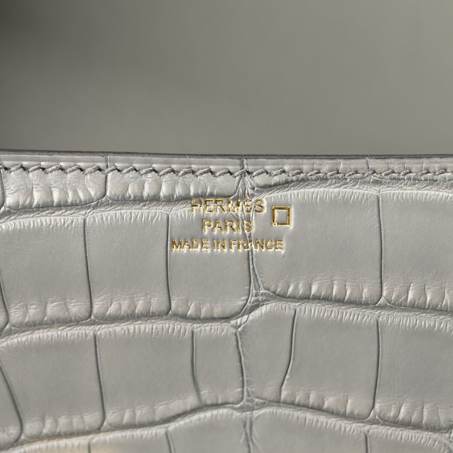 Matte Alligator Constance 1-Elan Gris Cement