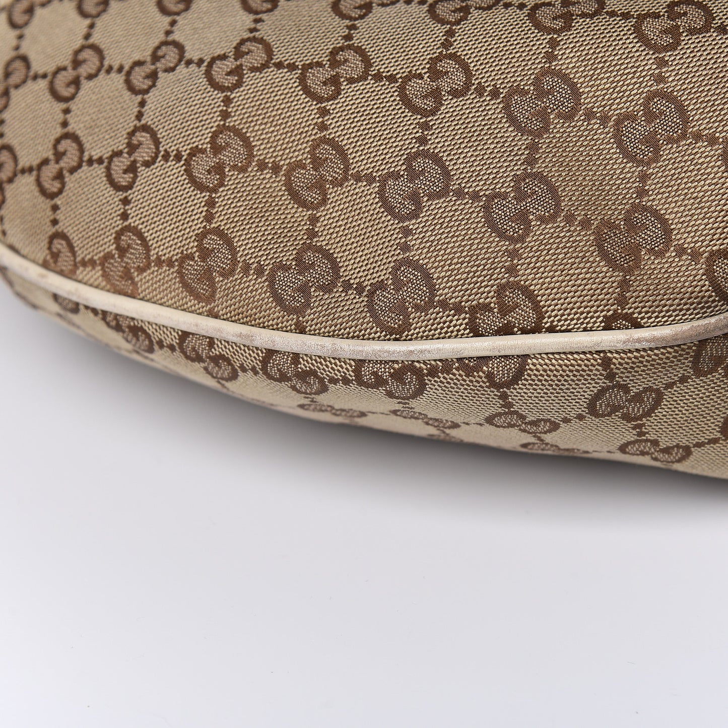 Monogram Large Wave Hobo Off White