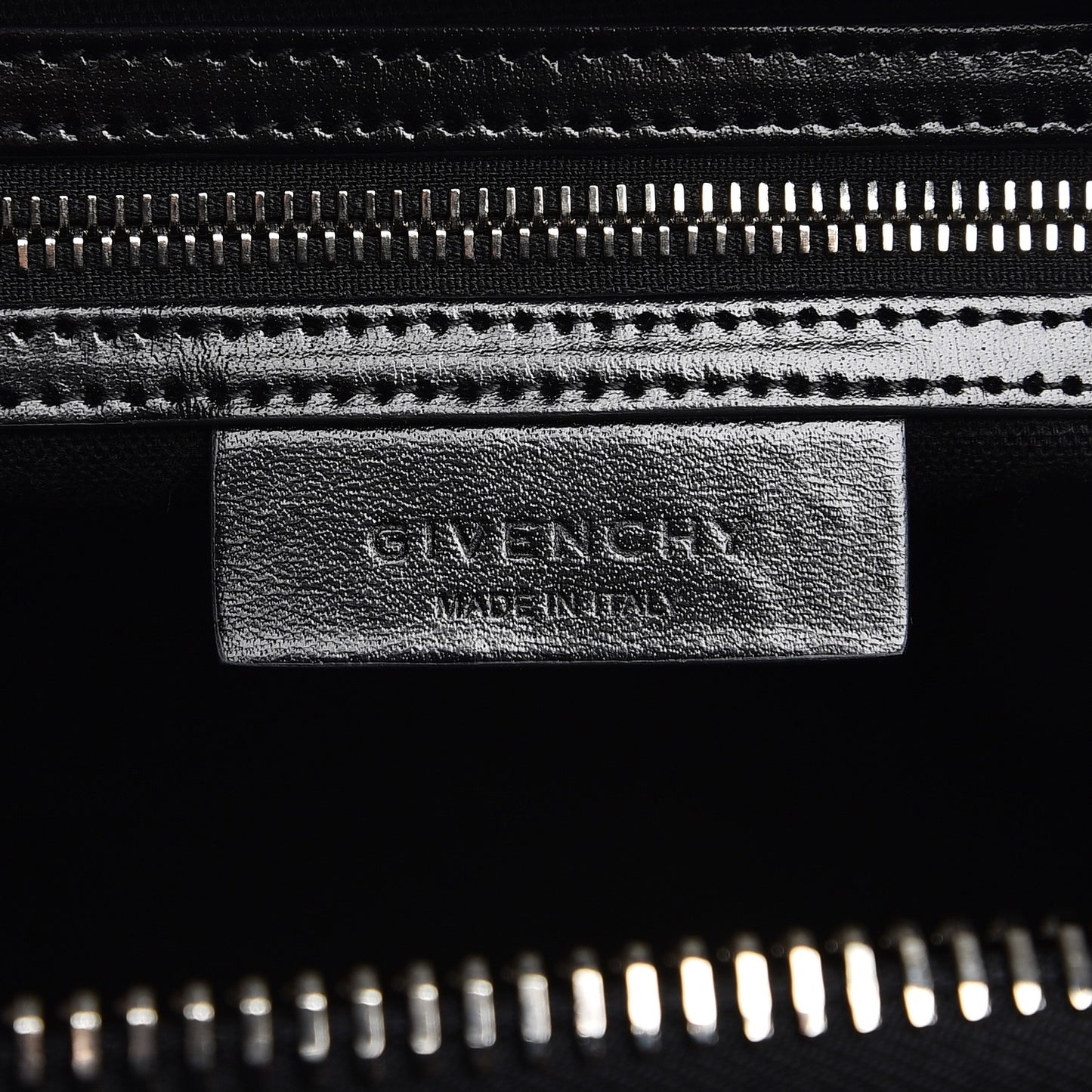 Shiny Lord Calfskin Medium Antigona Black