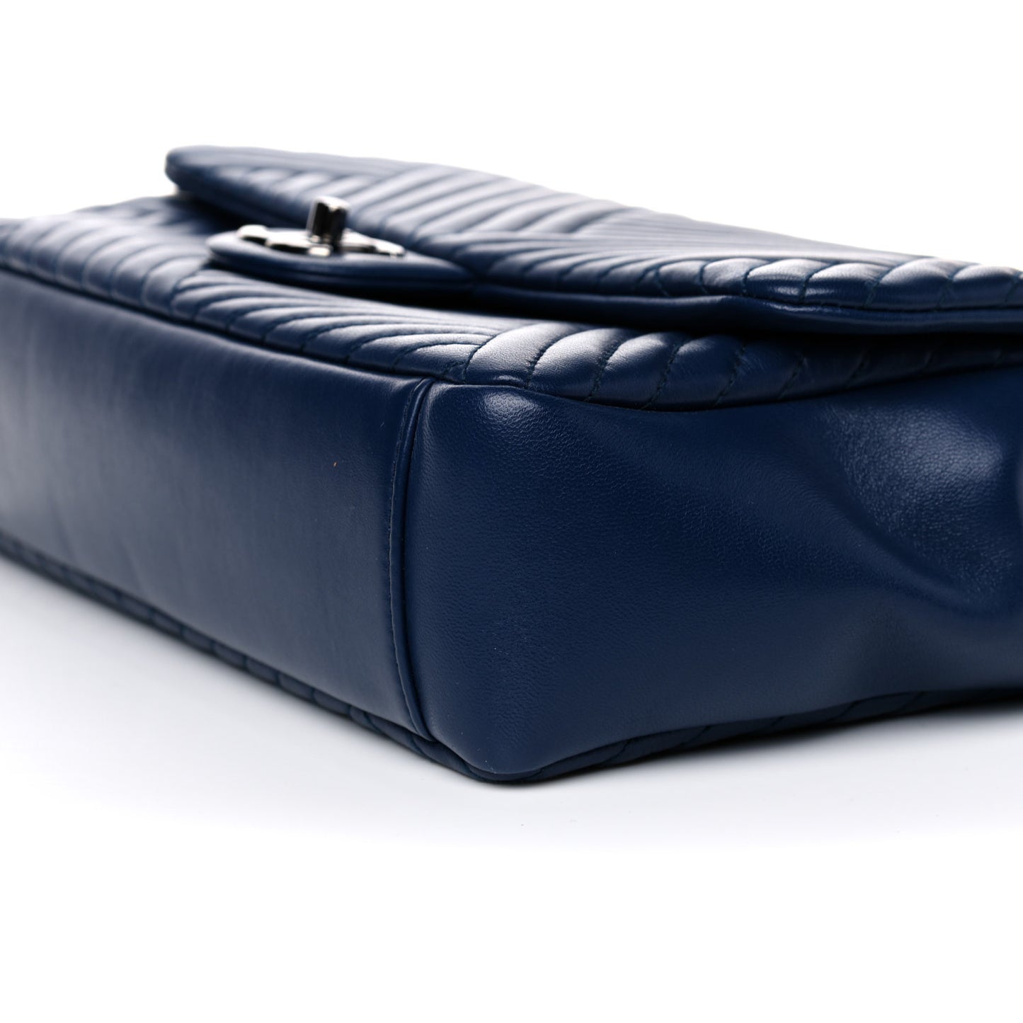 Lambskin Quilted Large CC Crossing Flap Navy