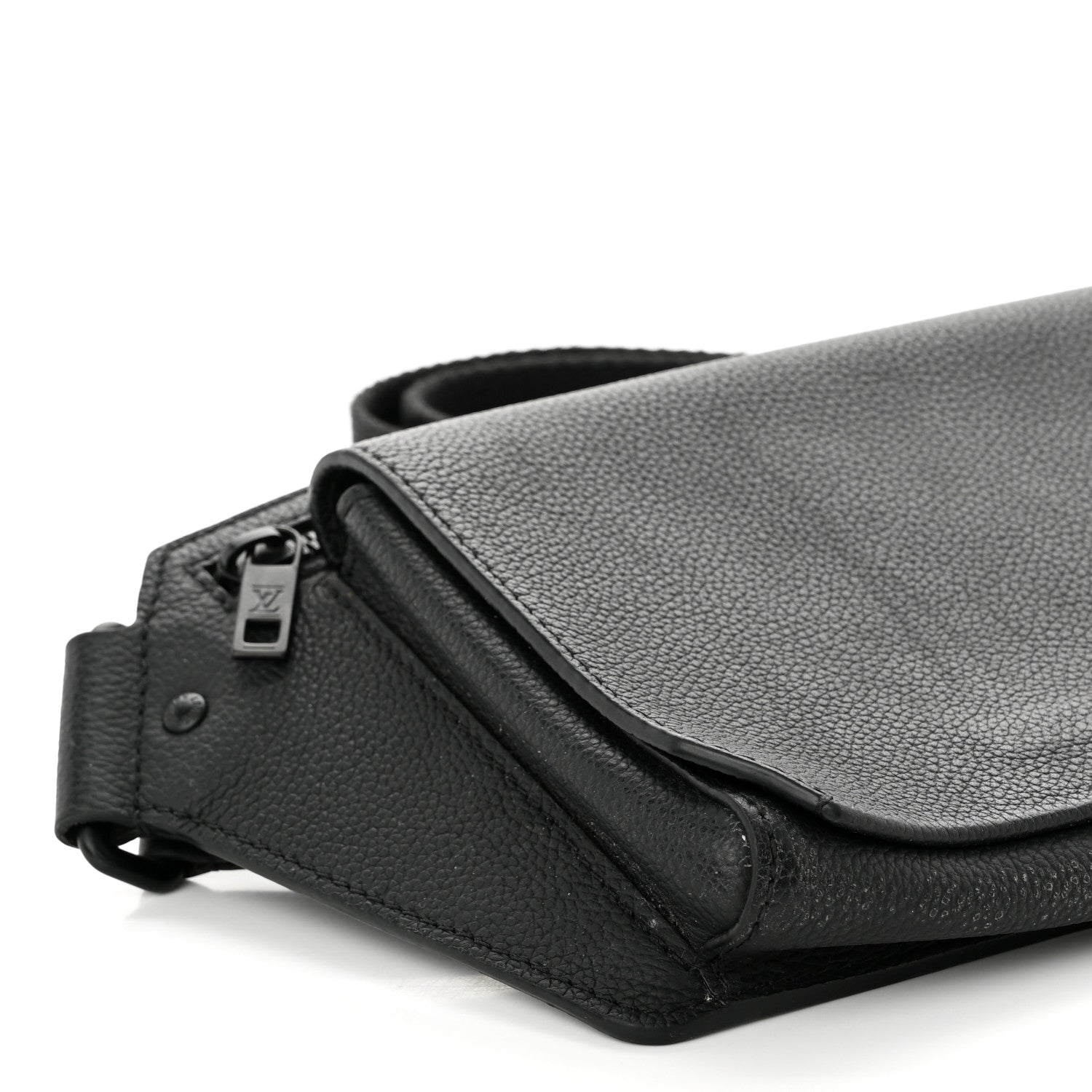 Louis Vuitton Grained Calfskin Aerogram Slingbag Black 8 of 10