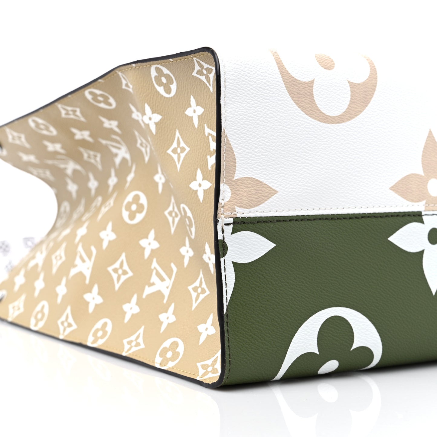Monogram Giant Onthego GM Kaki Beige