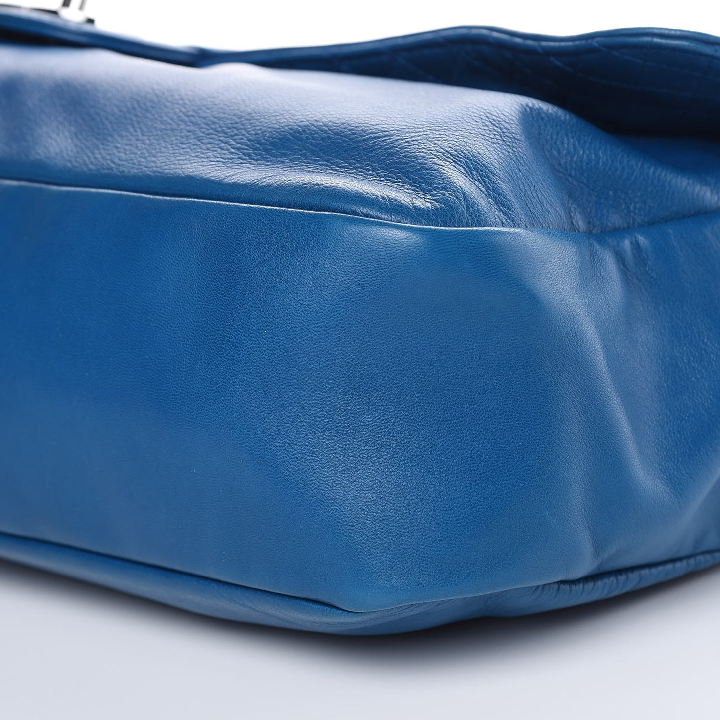 Lambskin Soft and Chain Large Flap Blue