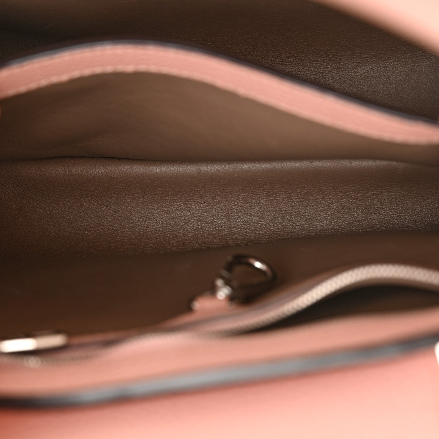Louis Vuitton Taurillon Capucines BB Magnolia 6 of 10