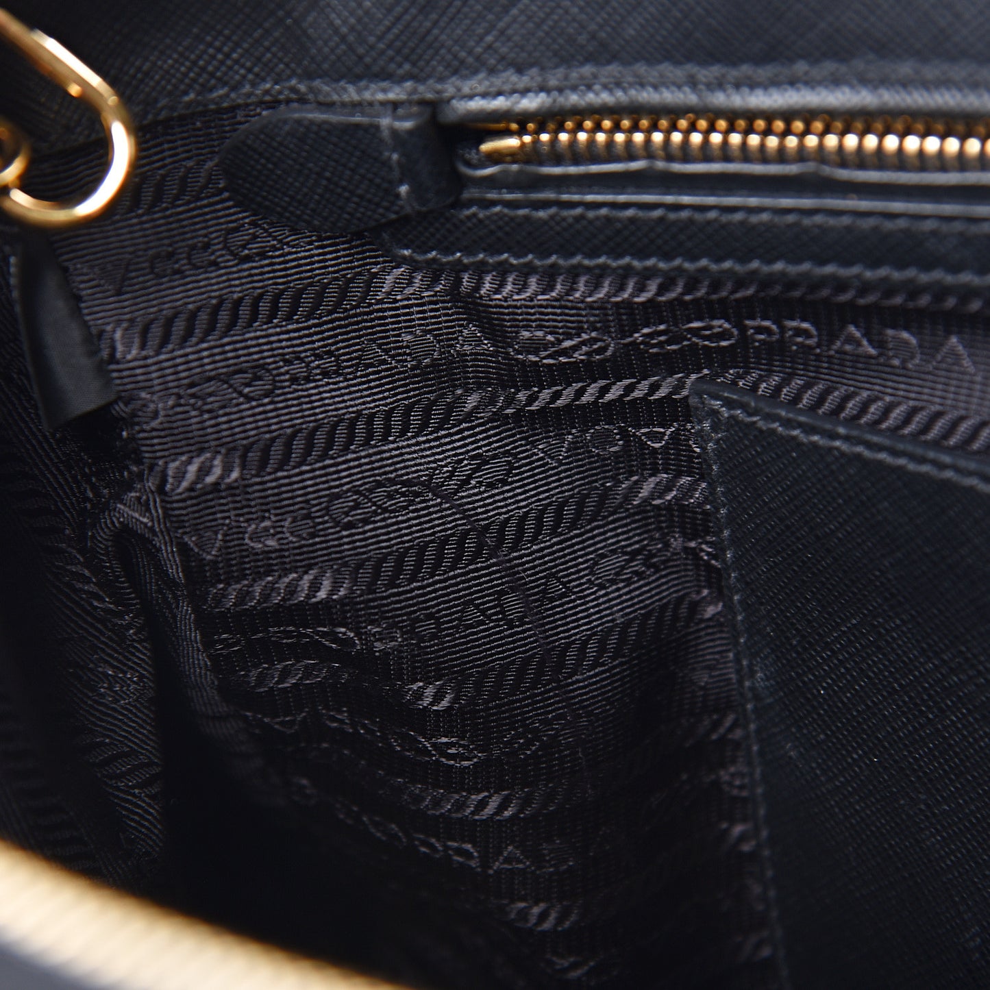 Saffiano Medium Galleria Double Zip Tote Black