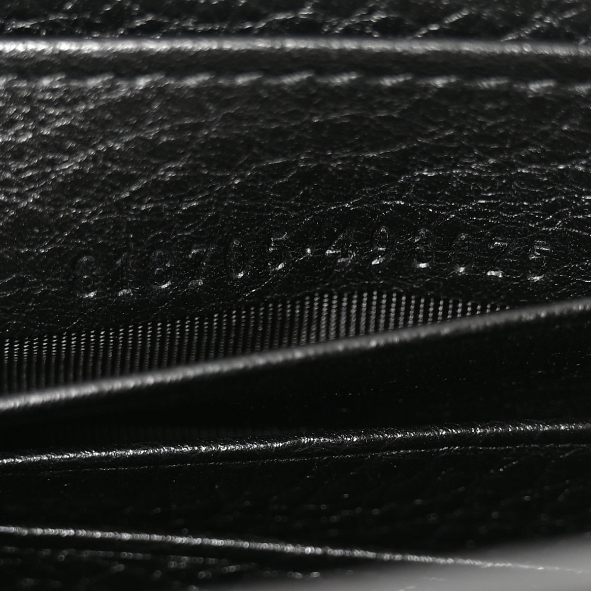 GG Grainy Calfskin Emblem Wallet On Chain Black