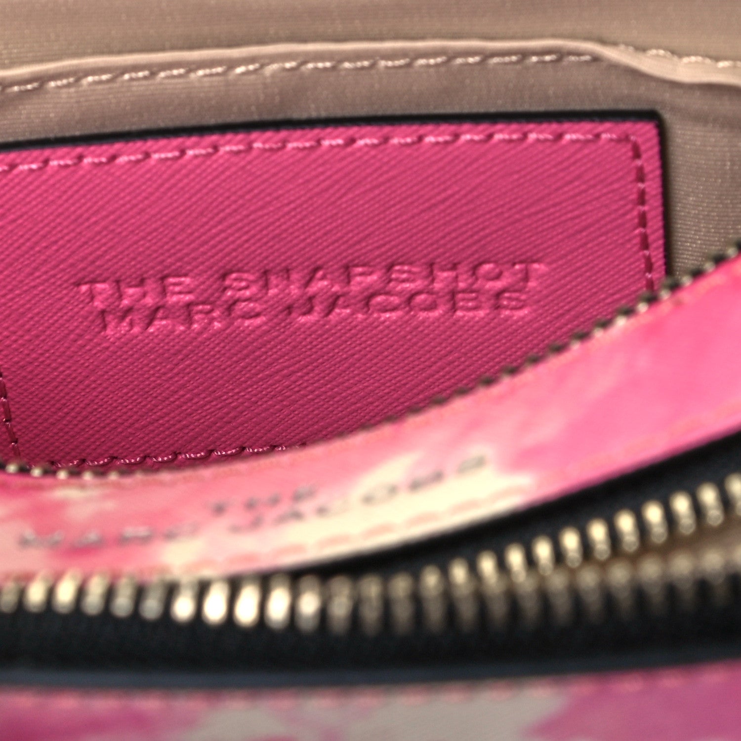 MARC JACOBS 財布 THE SNAPSHOT TIE DYE Marc Jacobs Saffiano Tie Dye Small Snapshot Camera Bag Pink