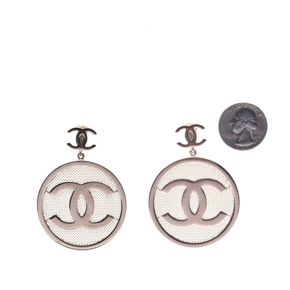 Chanel Metal Mesh Circle CC Clip On Earrings Gold 2 of 5