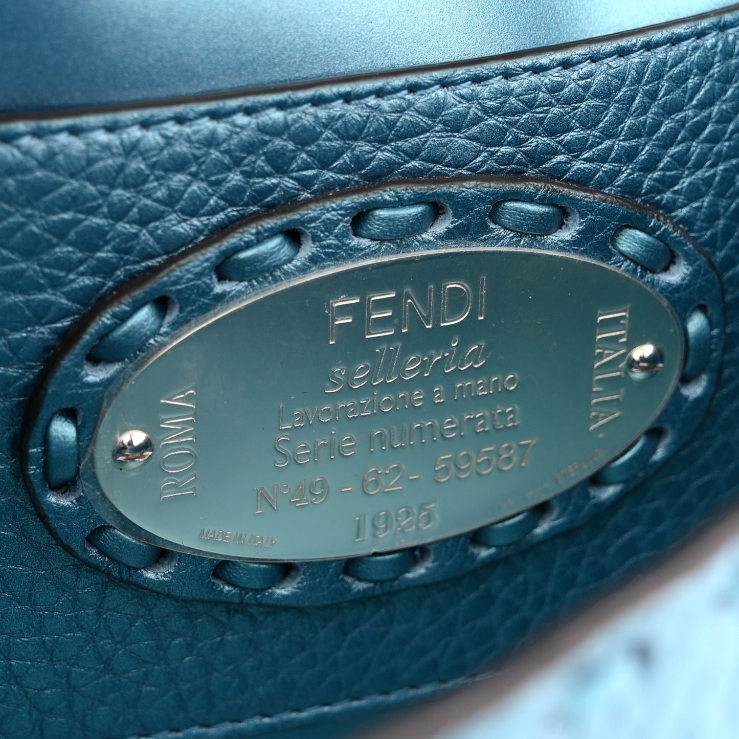 Metallic Cuoio Roma Sellerissima Nappa Sintetica Tape Stitch Mini Baguette Placca Argento