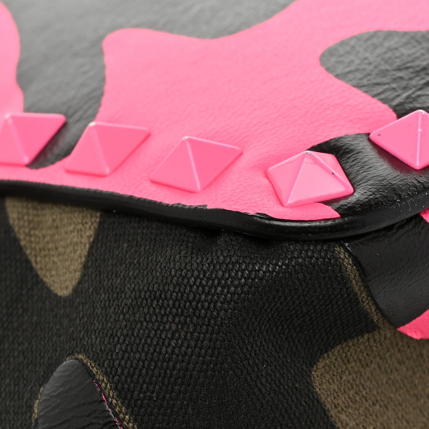 Nappa Canvas Camouflage Medium Rockstud Tote Fuxia Fluo