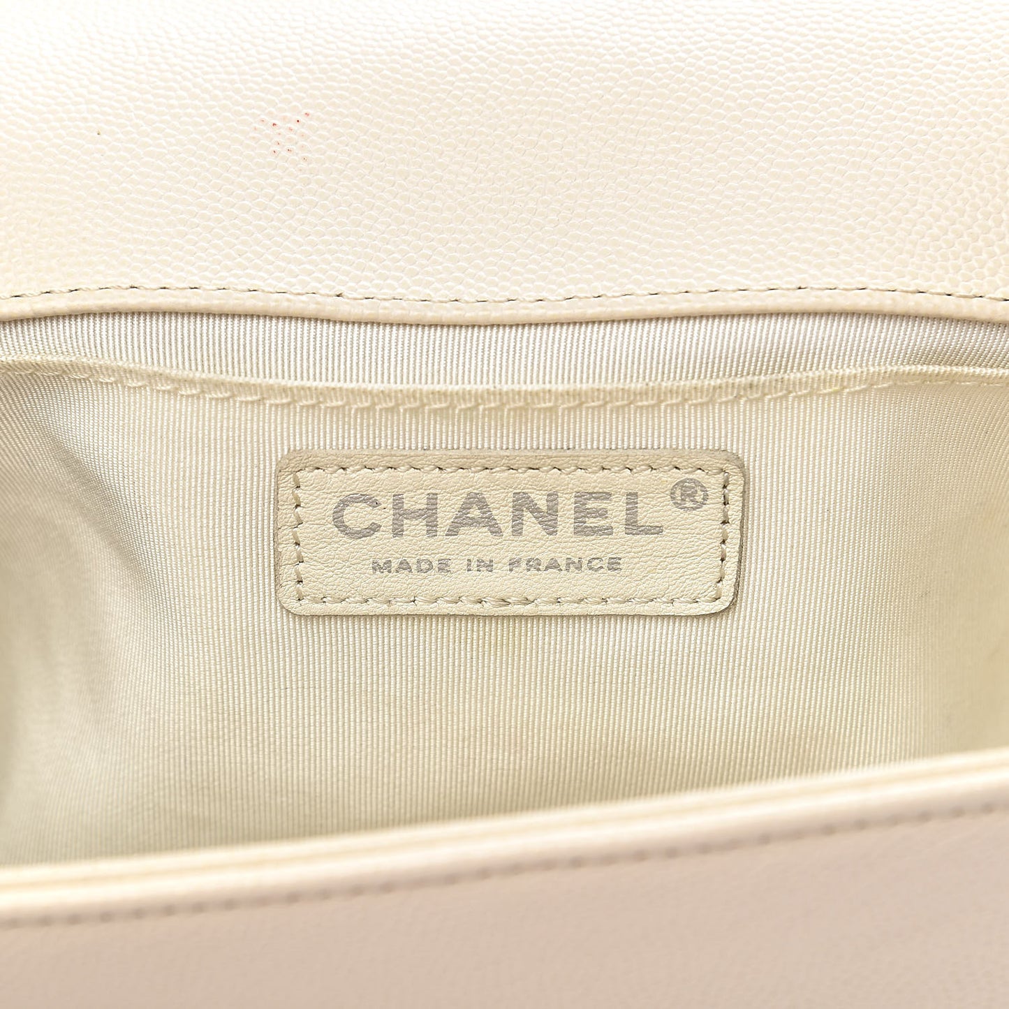 Caviar Quilted Medium Boy Flap Ivory
