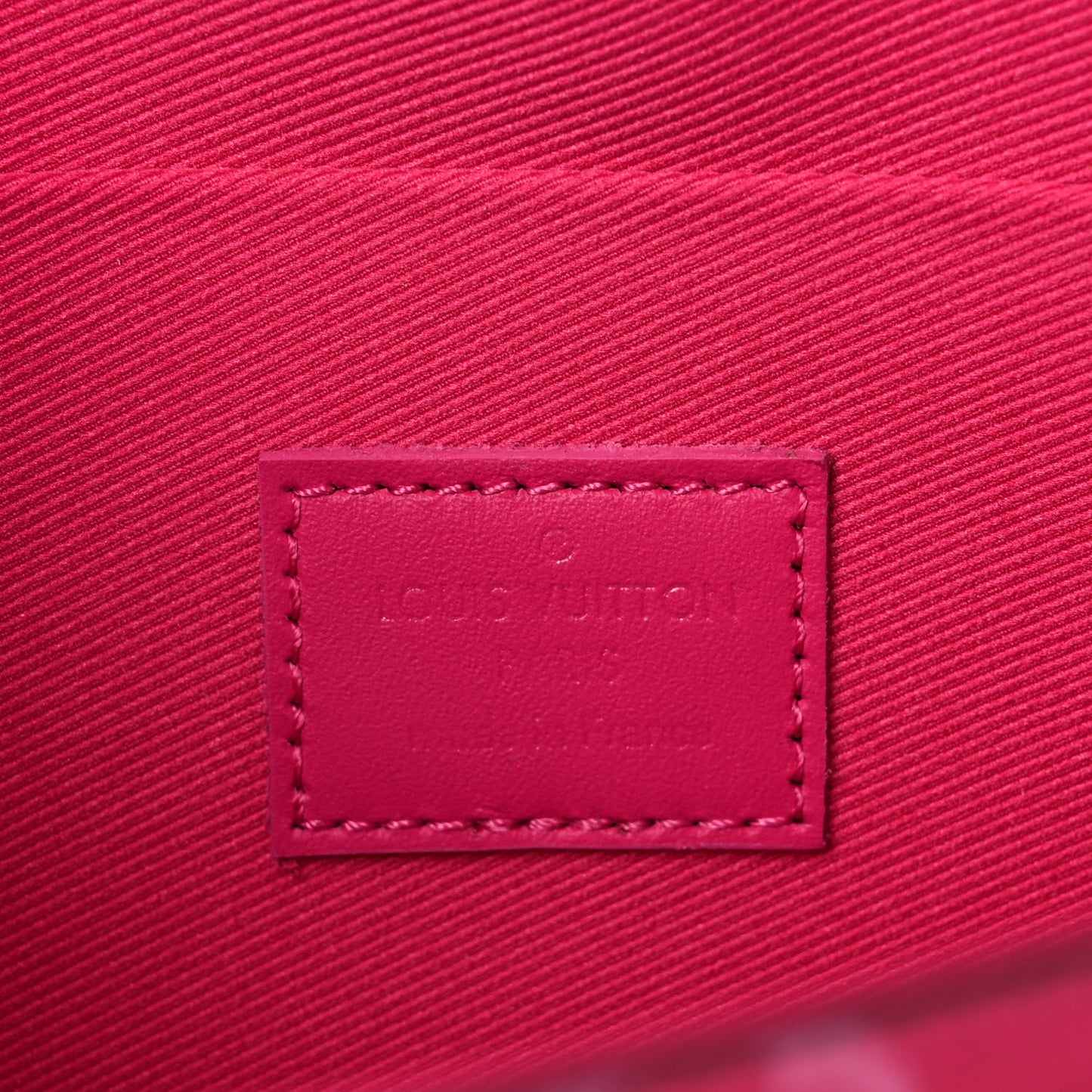 Vernis Valentine Pochette Felicie Chain Wallet Fuchsia
